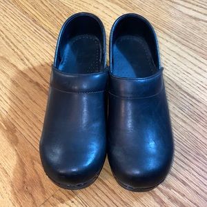 Sanita Slip Resistant Women’s Clog, Size 38, Black